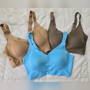 NWOT Set Of 3 Seamless Wireless Molded Cup Bras Size M